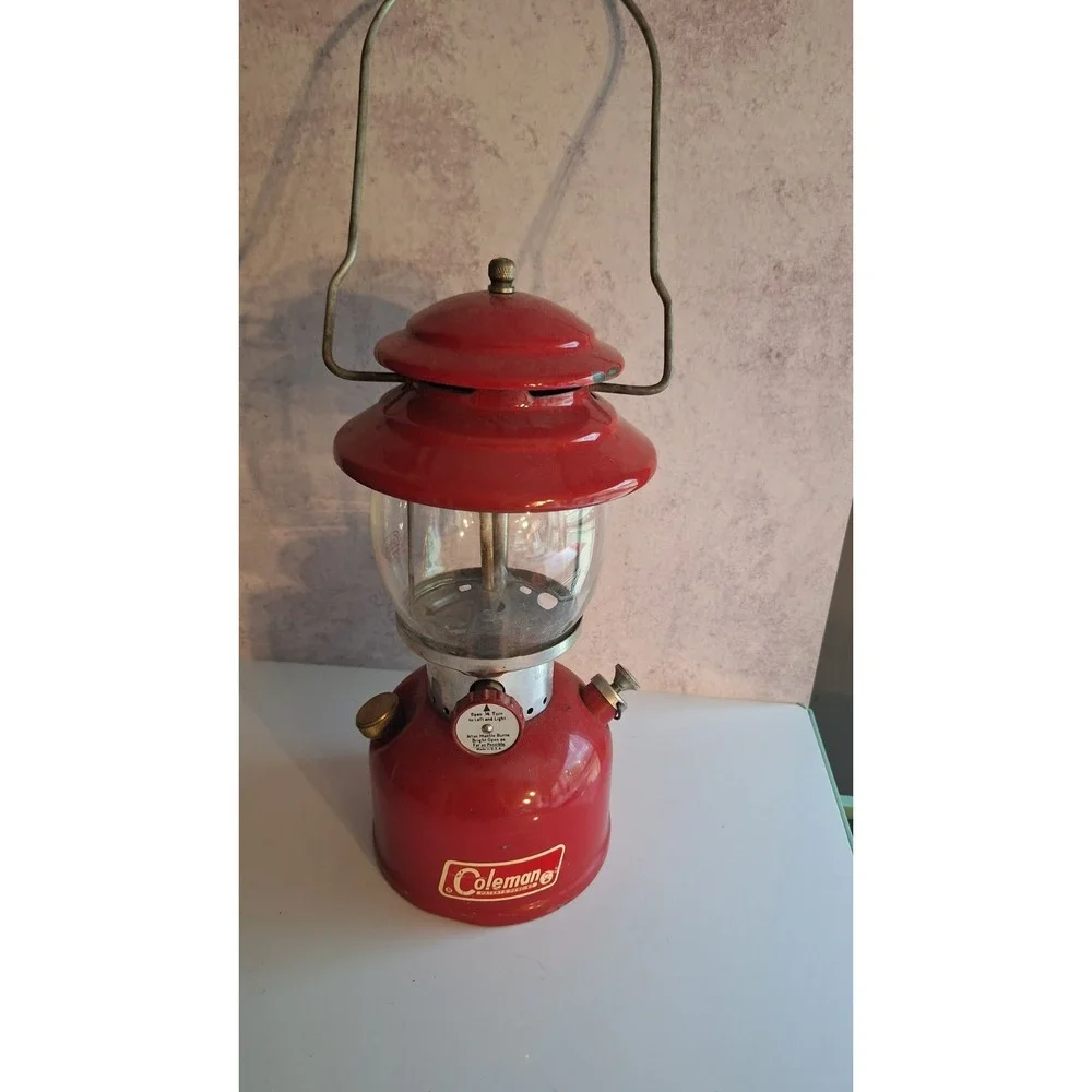 VINTAGE COLEMAN 200A CAMP LANTERN SINGLE MANTLE RED GAS LANTERN USA MADE